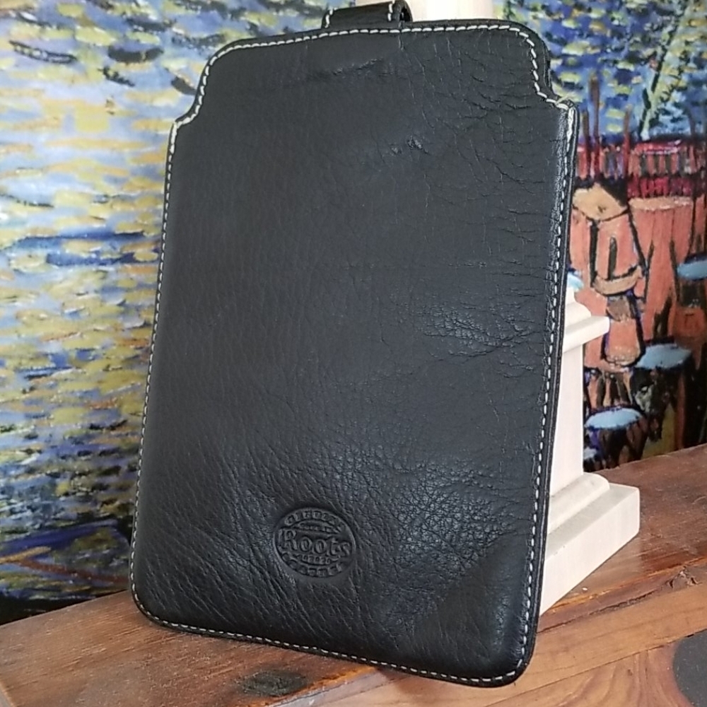 ROOTS Genuine Leather black Tablet Case